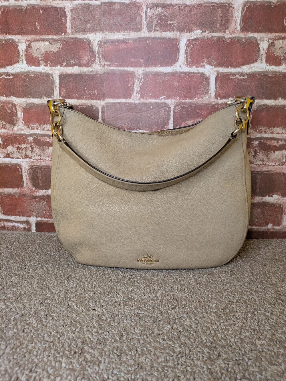 Coach Chelsea Hobo 32 Shoulder Bag Tan Beechwood Pebbled Leather